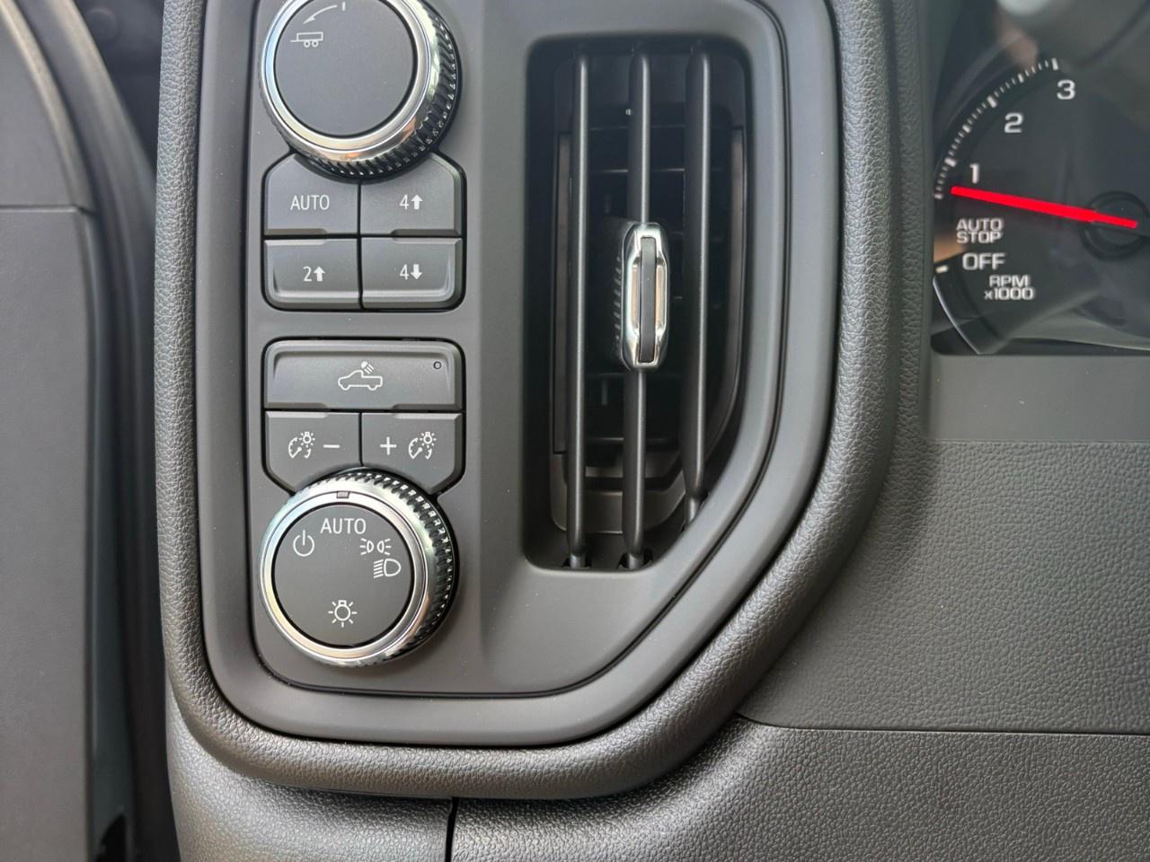 2026 GMC Sierra 1500 Double Cab Standard Box 4-Wheel Drive Pro Photo