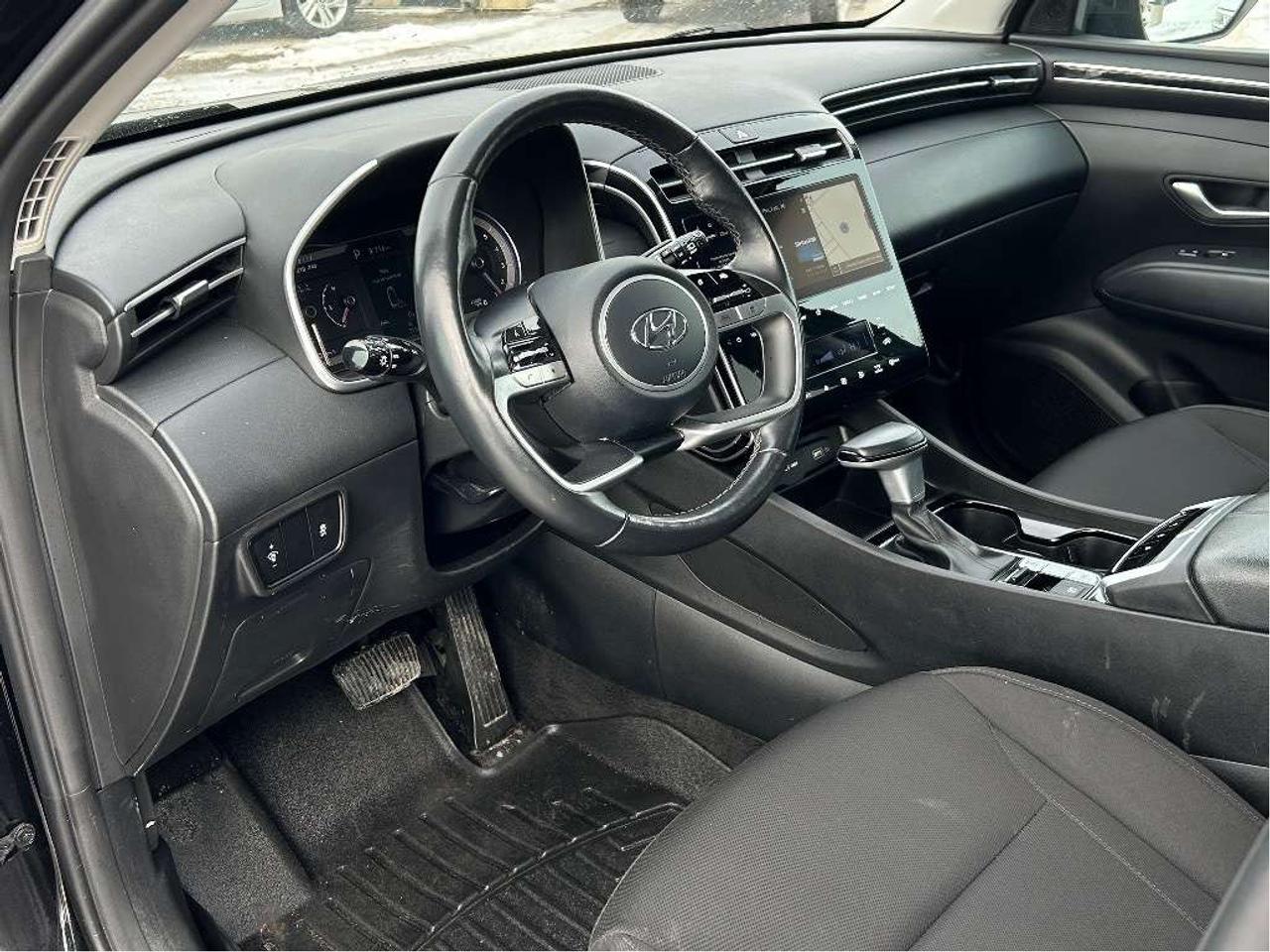 2024 Hyundai Tucson Preferred **CALL BELLEVILLE@613-961-8848** Photo