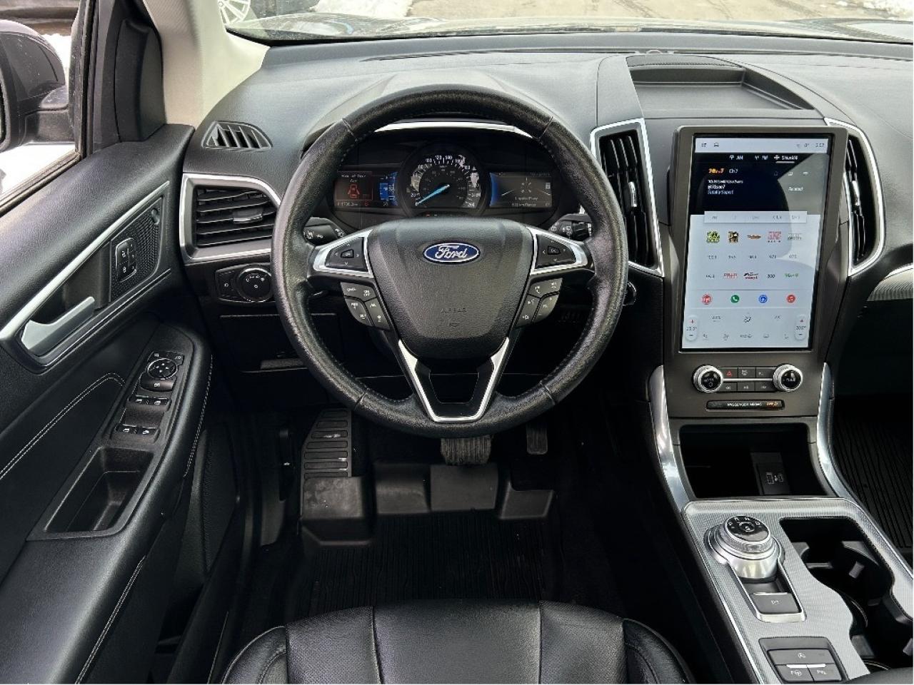 2021 Ford Edge Titanium Photo3