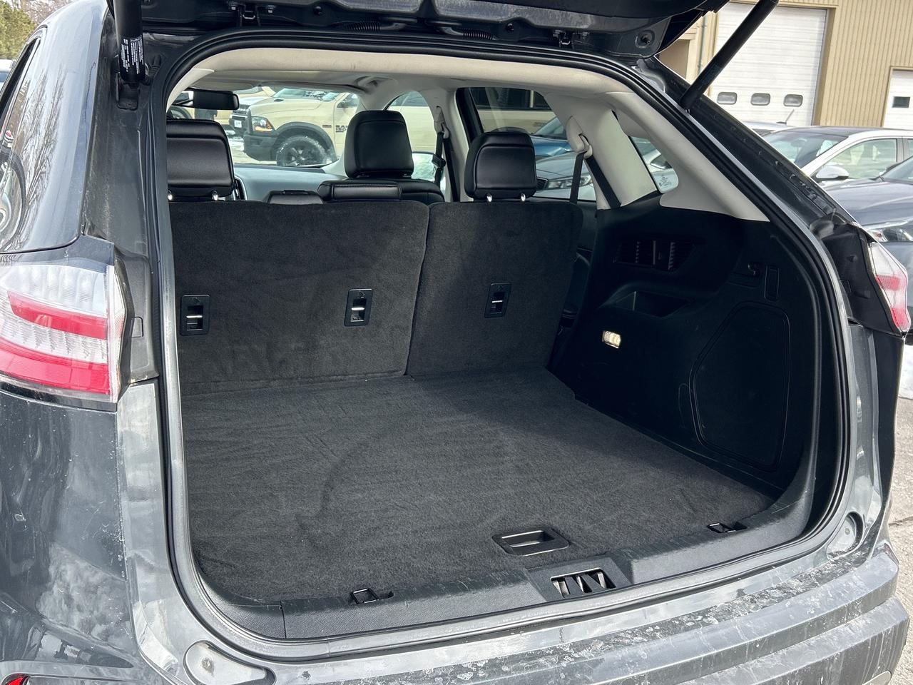 2021 Ford Edge Titanium Photo