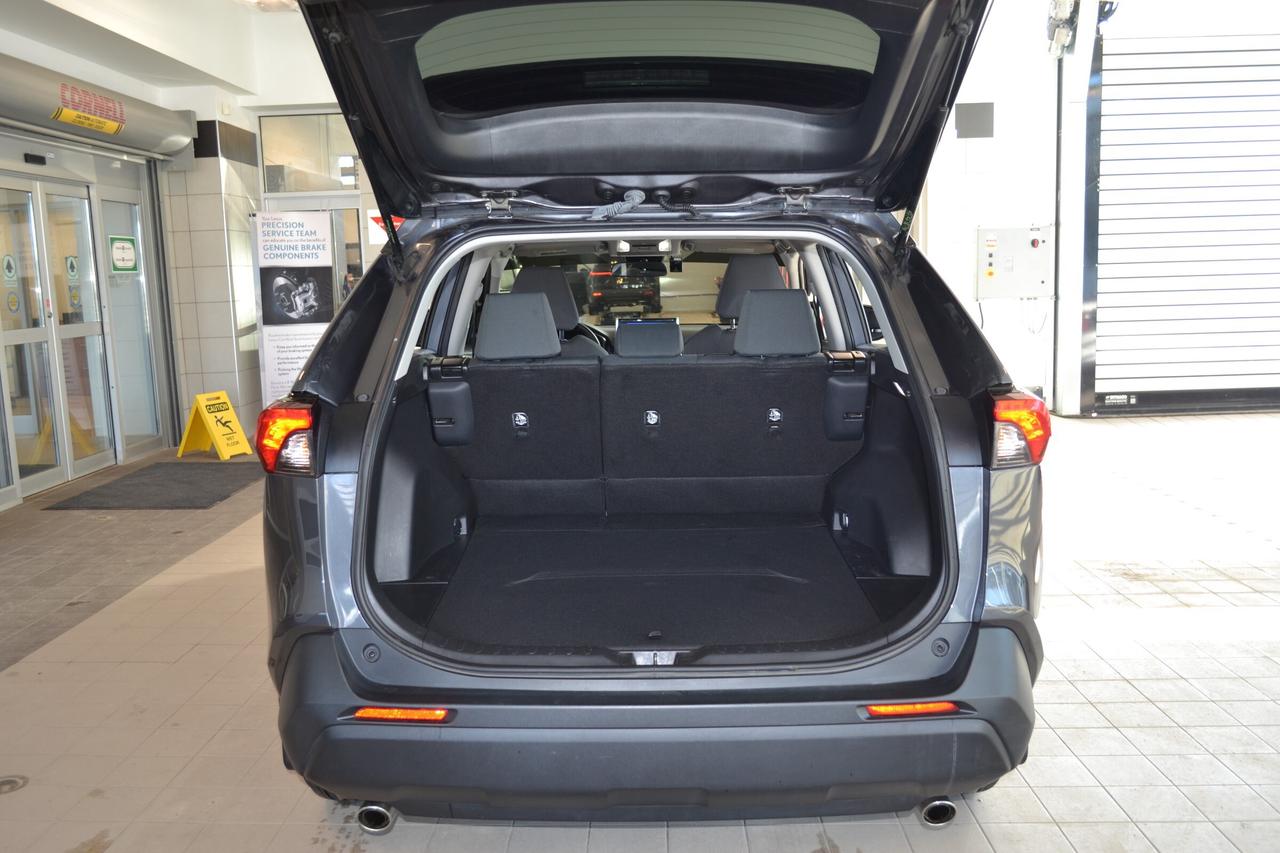 2023 Toyota RAV4 Hybrid LE Photo