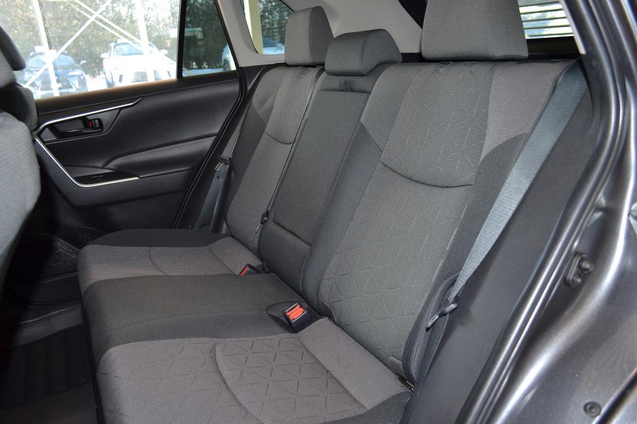 2023 Toyota RAV4 Hybrid LE Photo