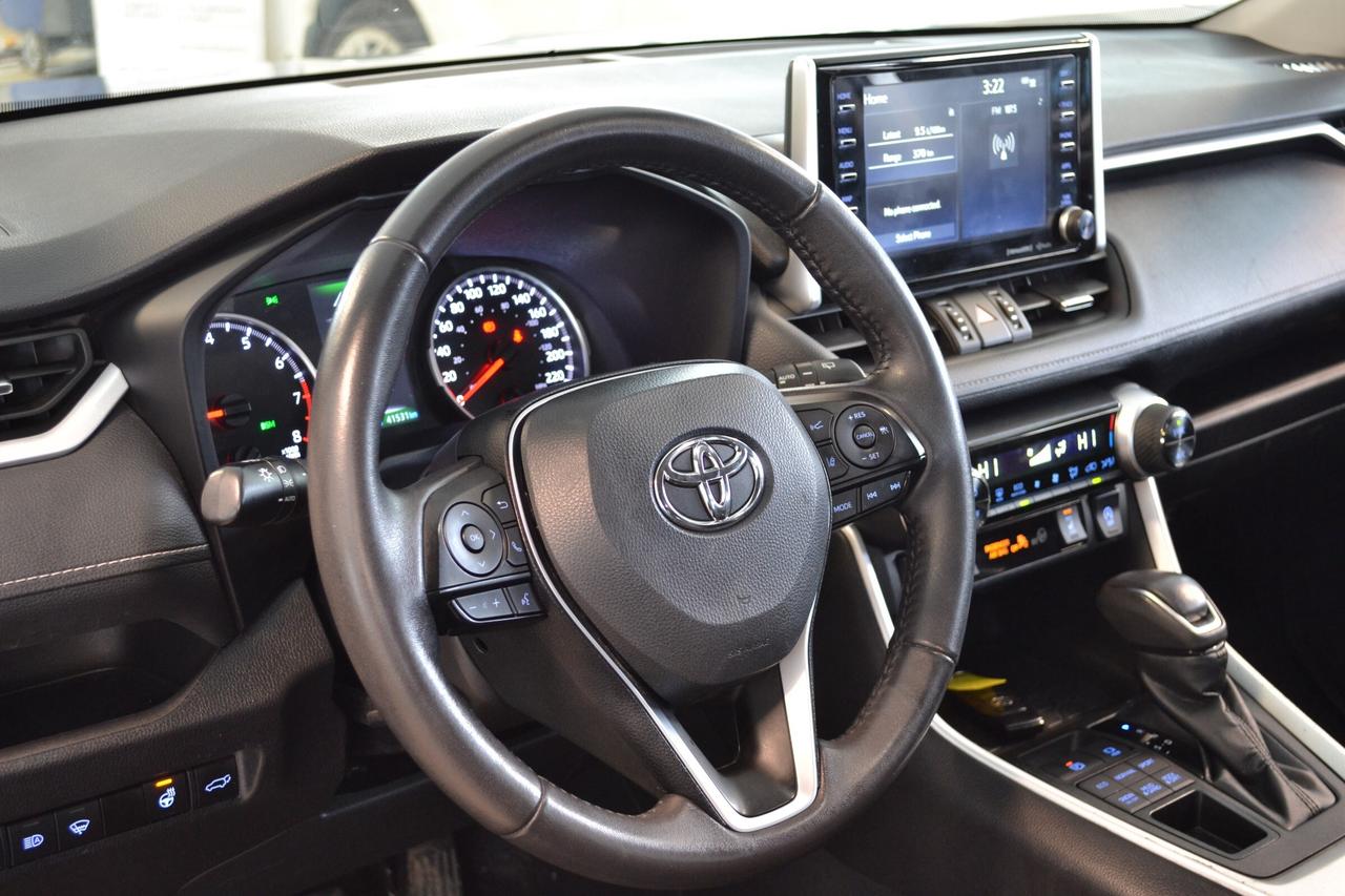2022 Toyota RAV4 XLE Photo3
