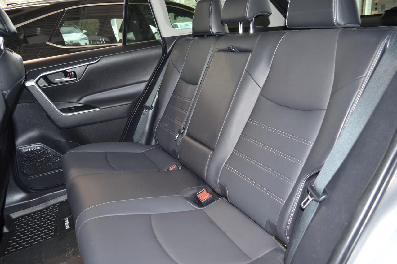 2022 Toyota RAV4 XLE Photo