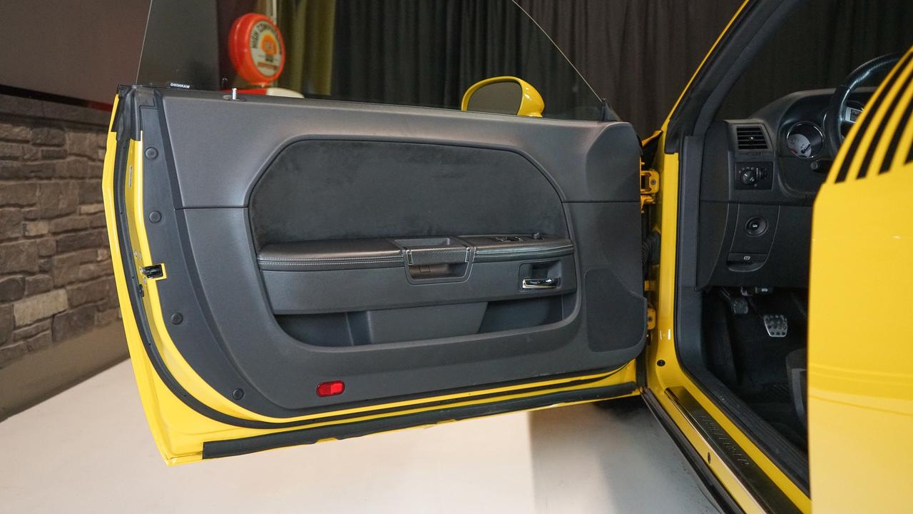 2010 Dodge Challenger 2dr Cpe Srt8 Photo