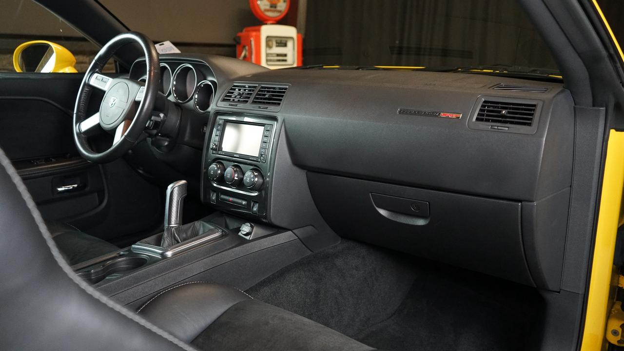 2010 Dodge Challenger 2dr Cpe Srt8 Photo