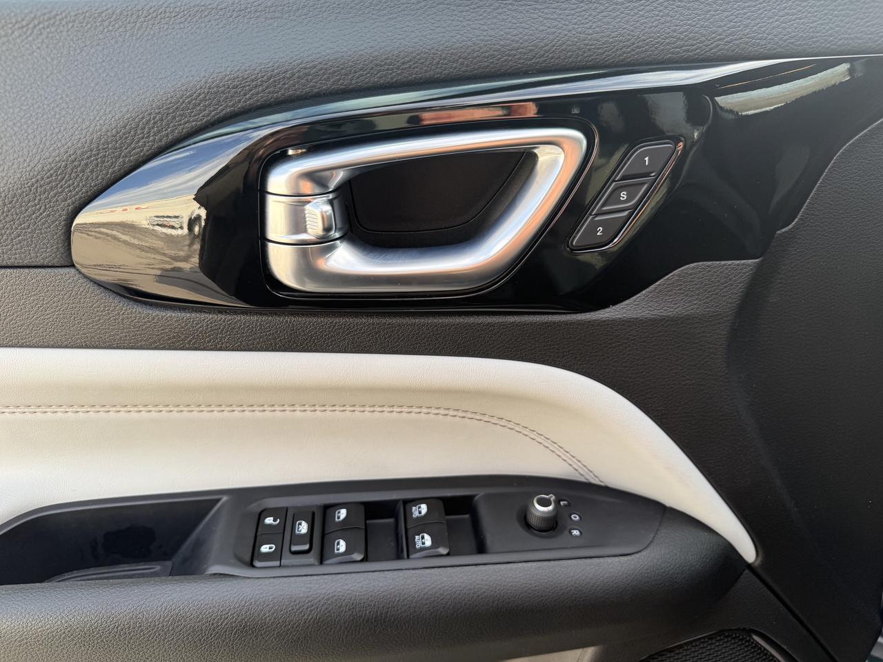 2024 Jeep Compass Limited 4x4 - Power Liftgate - Navigation Photo