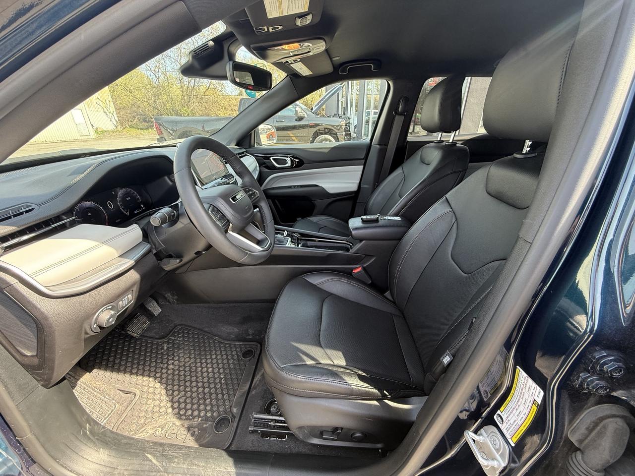 2024 Jeep Compass Limited 4x4 - Power Liftgate - Navigation Photo