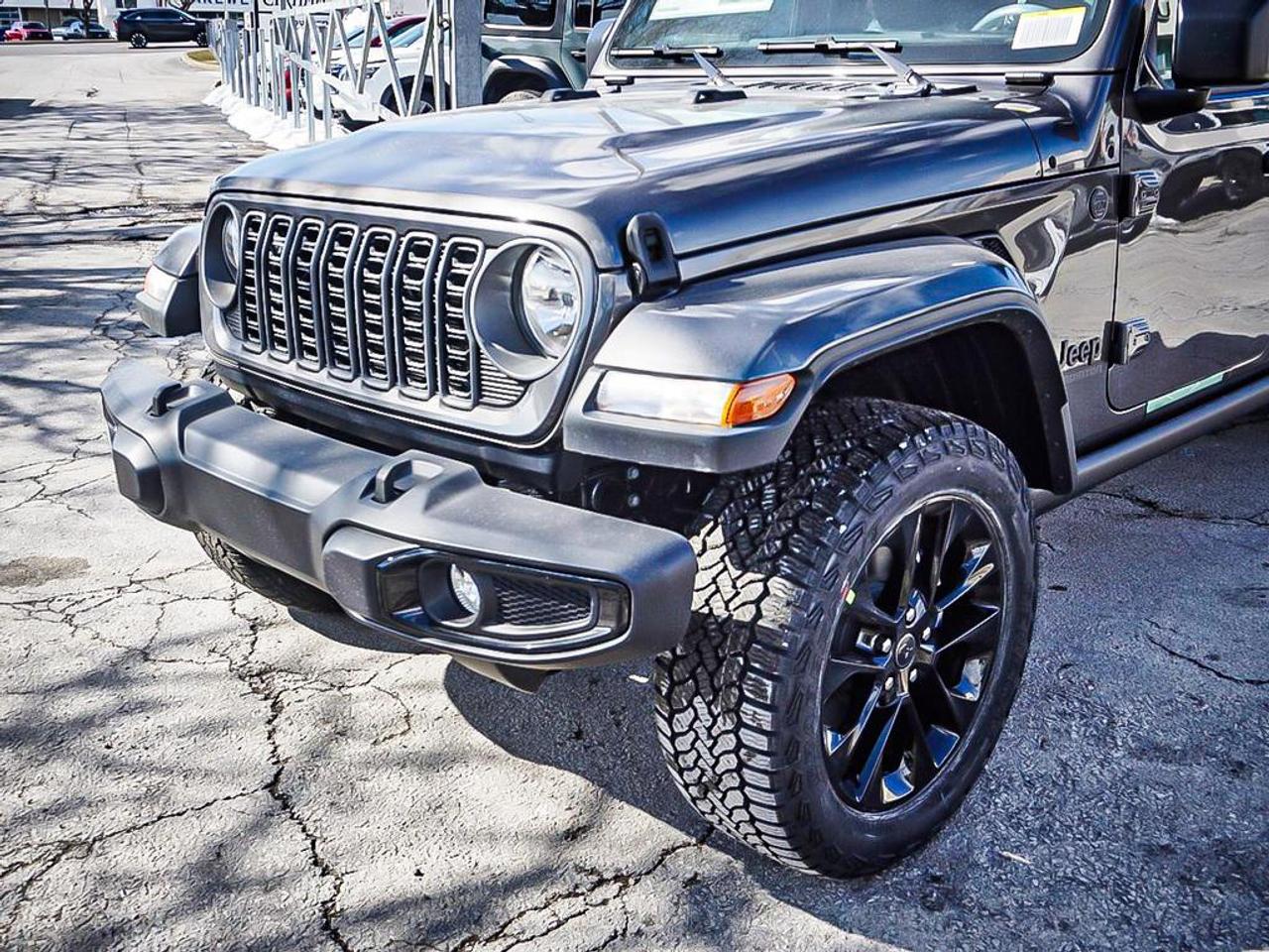 2026 Jeep Gladiator  Photo3