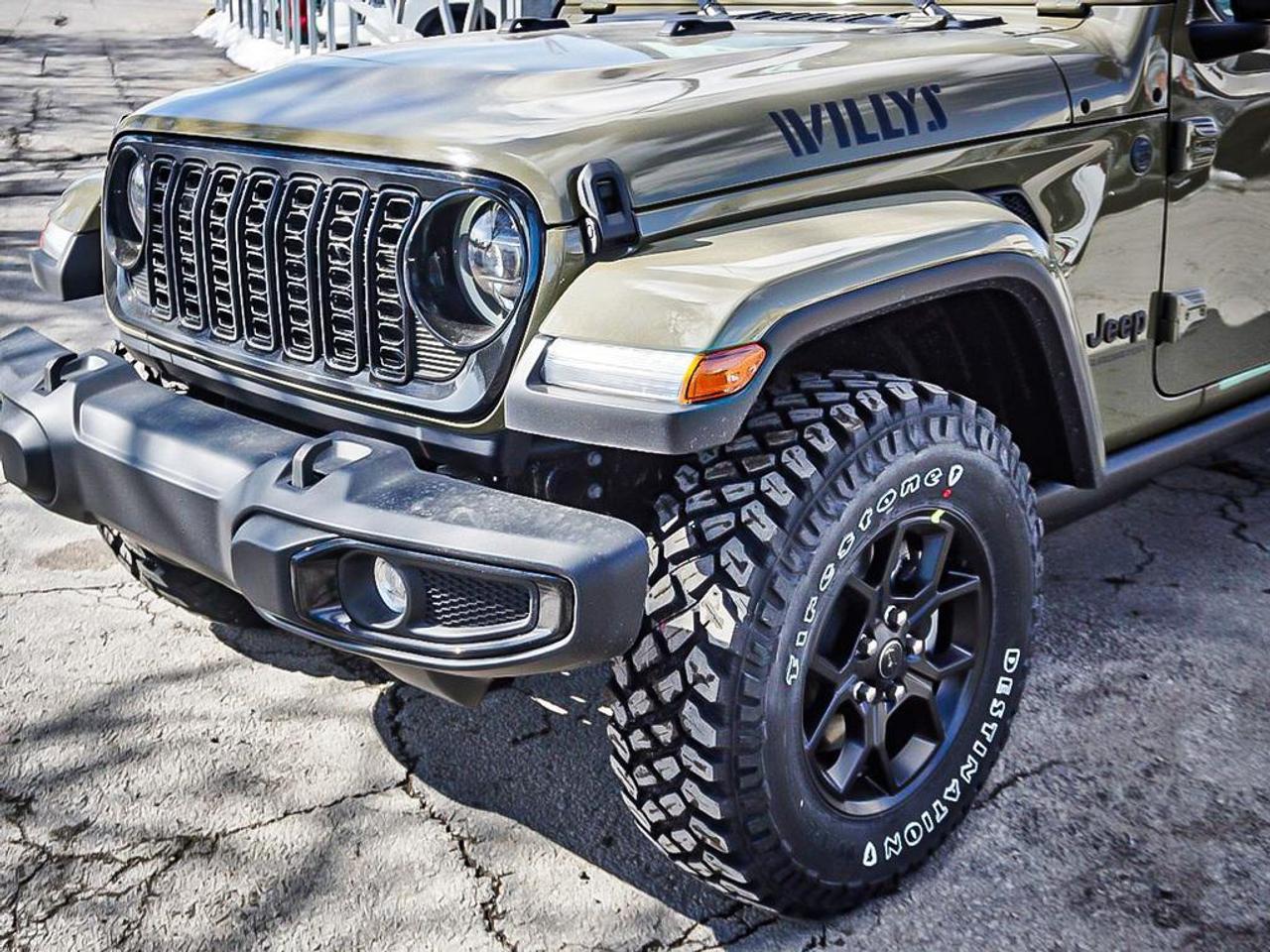 2026 Jeep Gladiator  Photo3