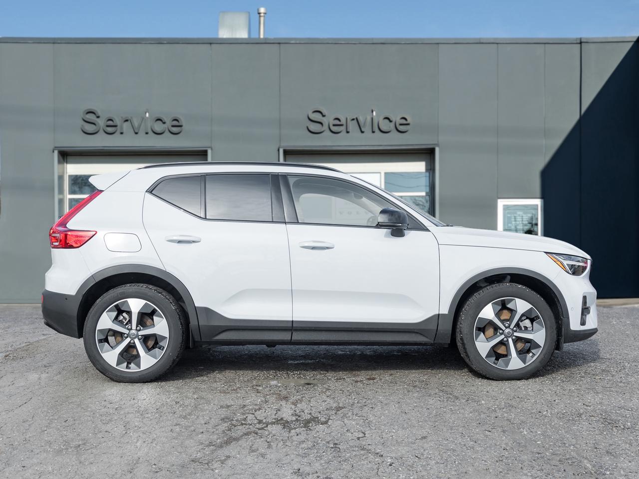 2025 Volvo XC40 B5 AWD PLUS Dark Theme CPO FIN RATE 4%* (84M) Photo