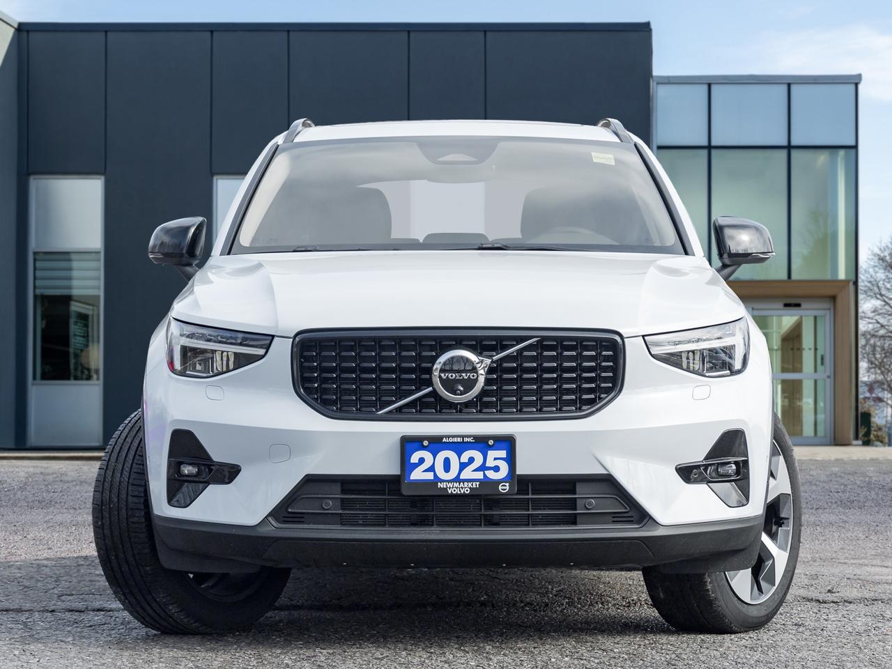 2025 Volvo XC40 B5 AWD PLUS Dark Theme CPO FIN RATE 4%* (84M) Photo