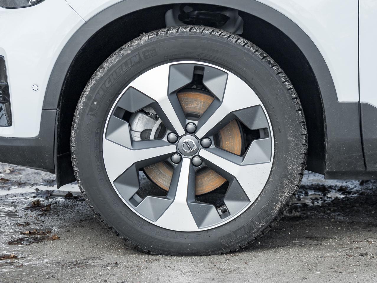 2025 Volvo XC40 B5 AWD PLUS Dark Theme CPO FIN RATE 4%* (84M) Photo3