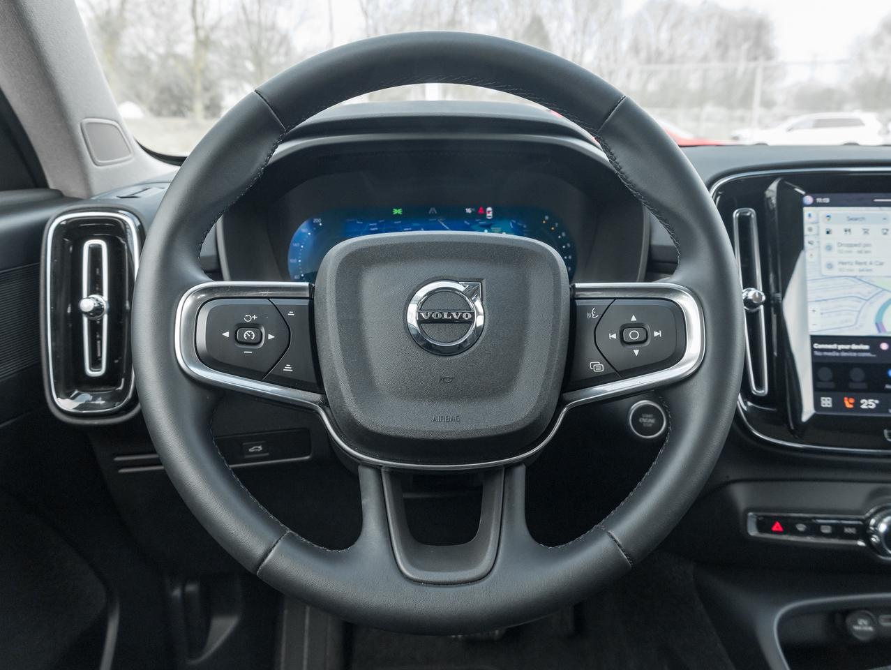 2025 Volvo XC40 B5 AWD PLUS Dark Theme CPO FIN RATE 4%* (84M) Photo