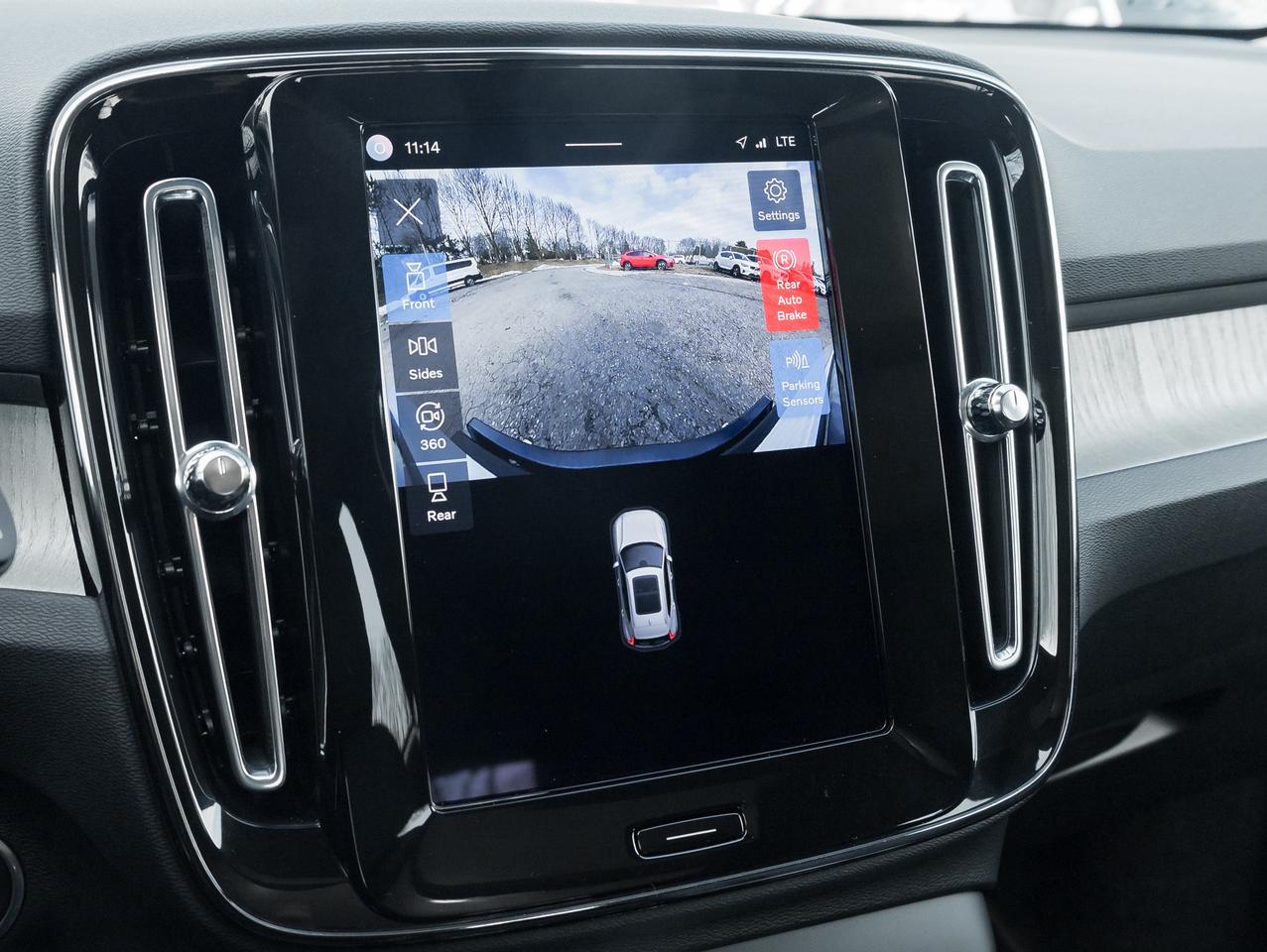 2025 Volvo XC40 B5 AWD PLUS Dark Theme CPO FIN RATE 4%* (84M) Photo