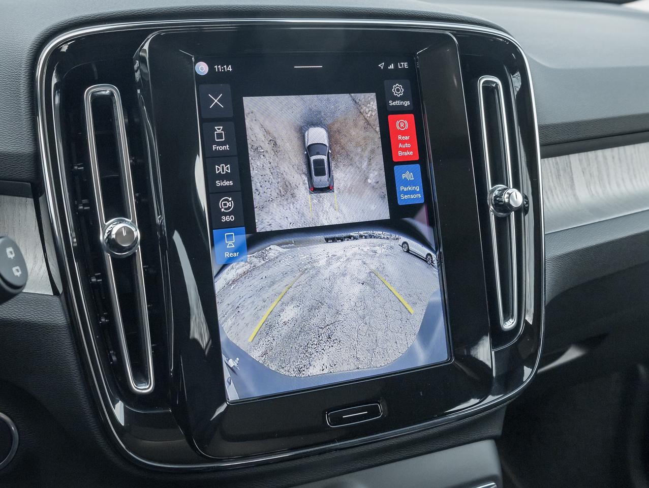 2025 Volvo XC40 B5 AWD PLUS Dark Theme CPO FIN RATE 4%* (84M) Photo