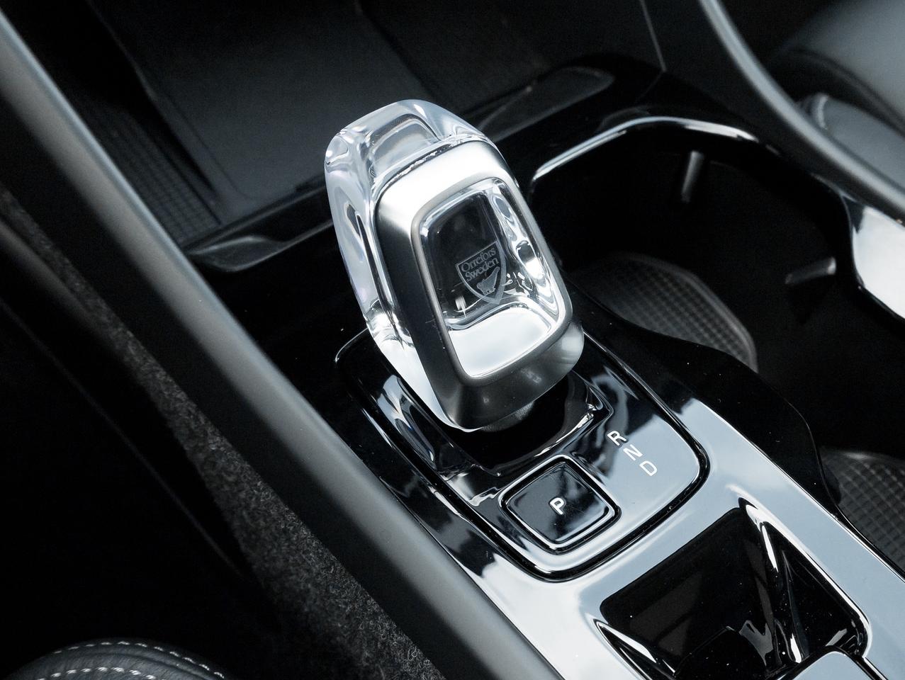 2025 Volvo XC40 B5 AWD PLUS Dark Theme CPO FIN RATE 4%* (84M) Photo