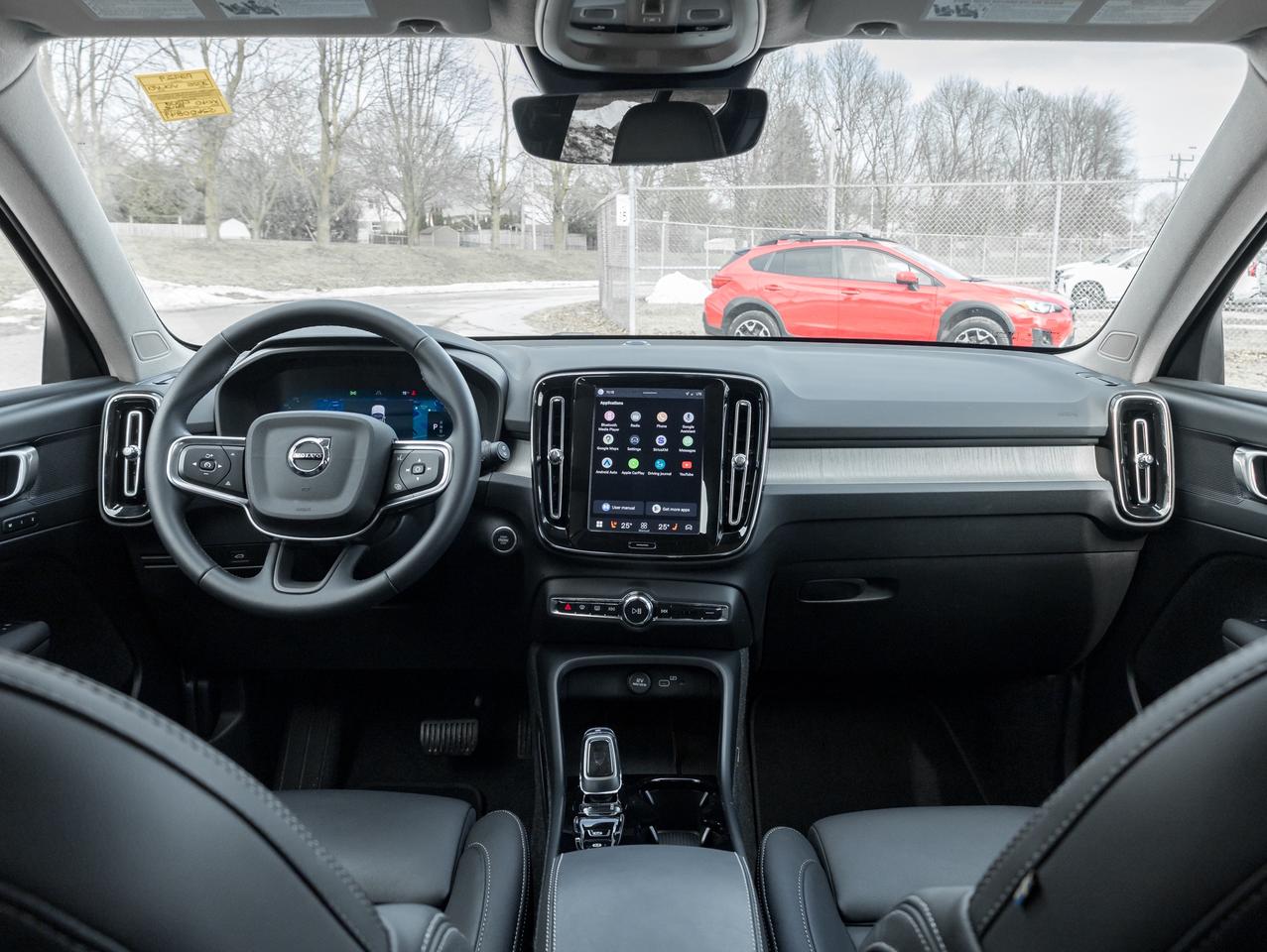 2025 Volvo XC40 B5 AWD PLUS Dark Theme CPO FIN RATE 4%* (84M) Photo