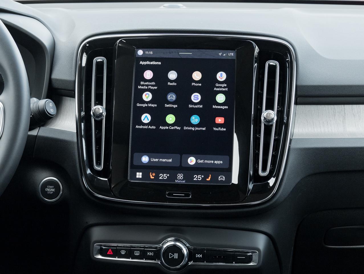 2025 Volvo XC40 B5 AWD PLUS Dark Theme CPO FIN RATE 4%* (84M) Photo