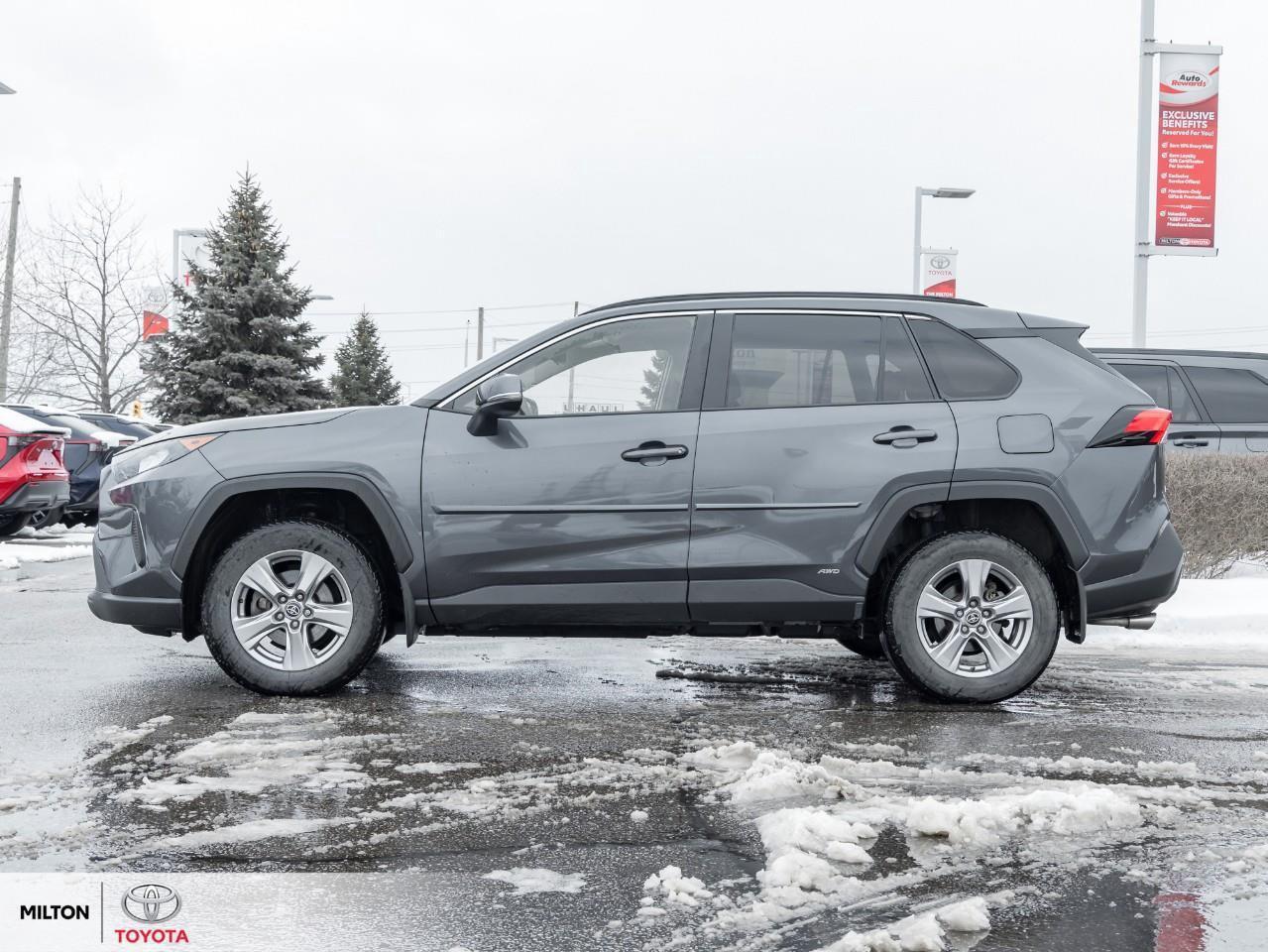 2022 Toyota RAV4 Hybrid AWD HEATED SEATS BLIND SPOT HYBRID CARPLAY LE Photo