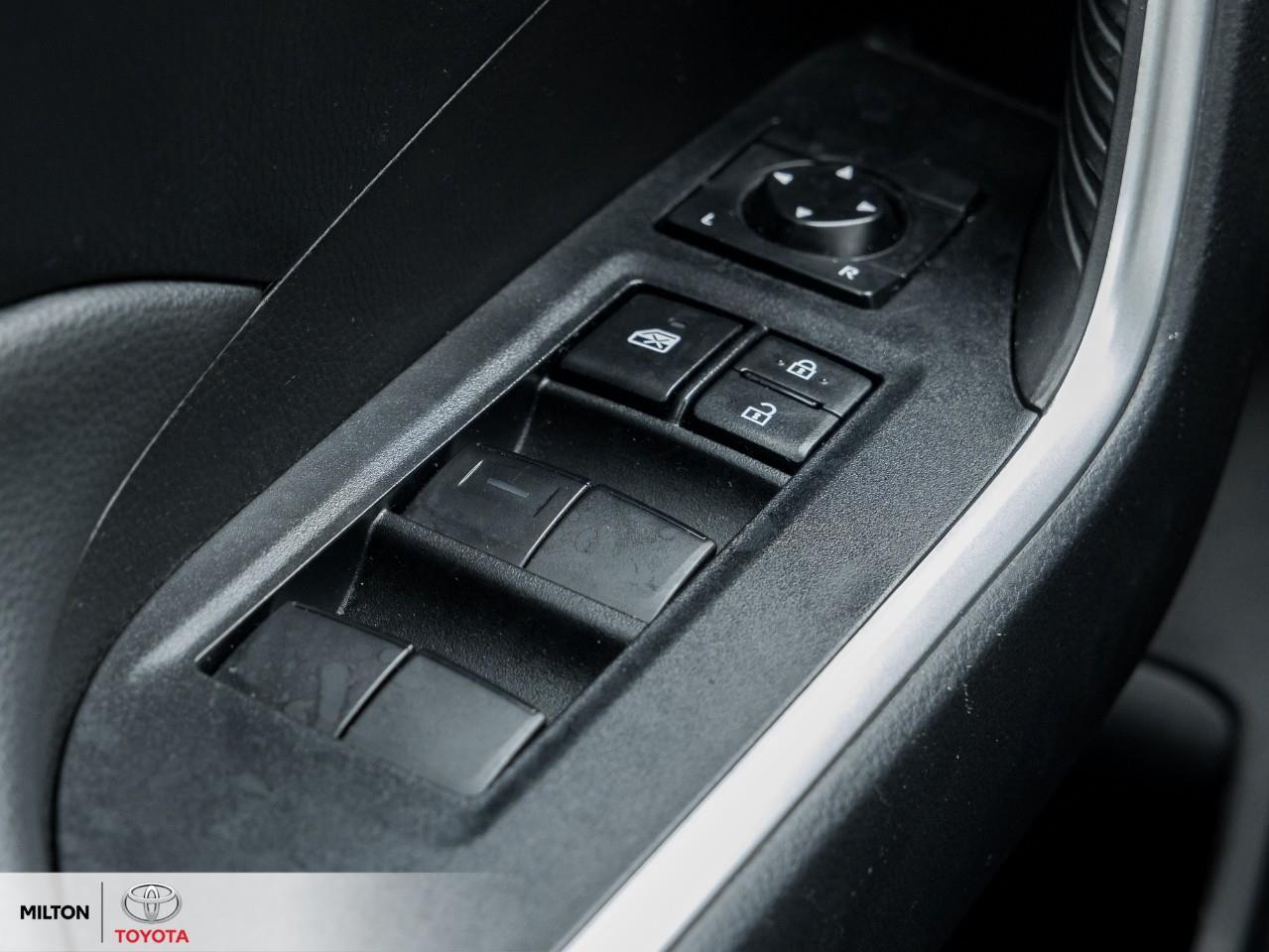 2022 Toyota RAV4 Hybrid AWD HEATED SEATS BLIND SPOT HYBRID CARPLAY LE Photo