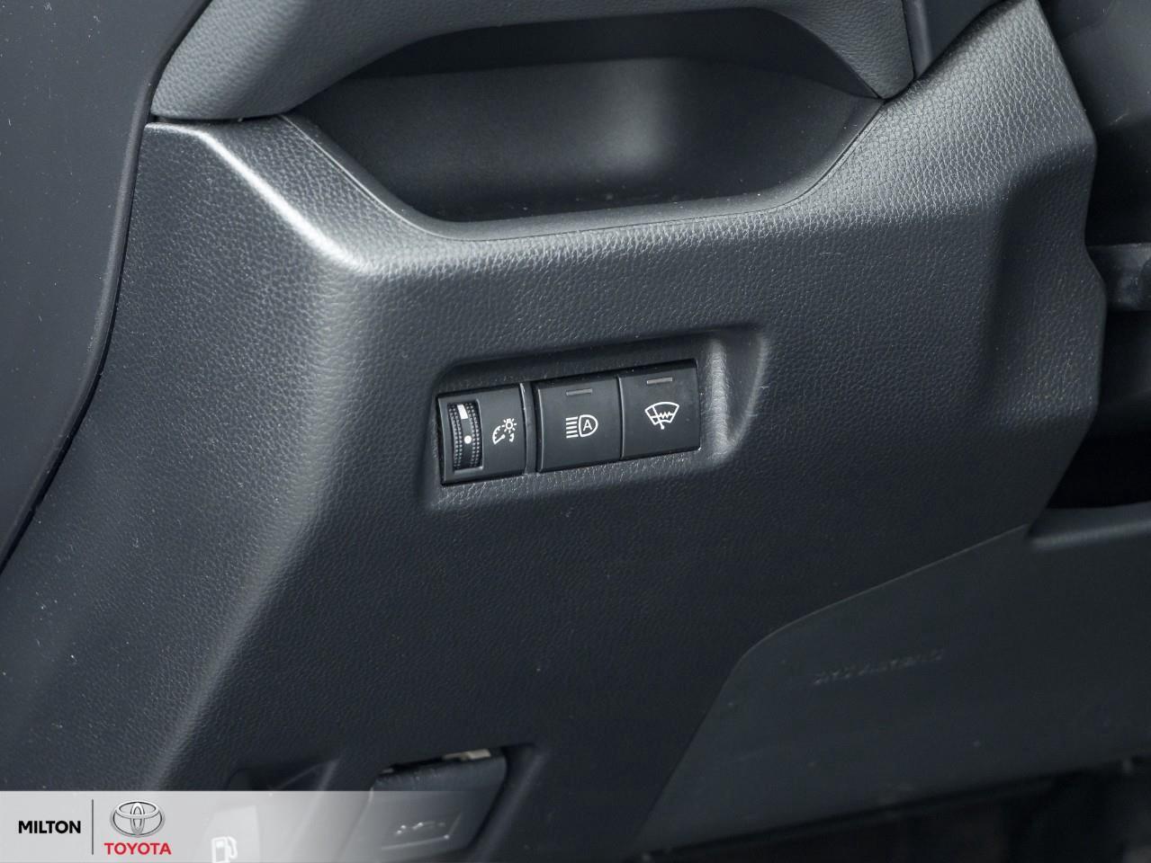 2022 Toyota RAV4 Hybrid AWD HEATED SEATS BLIND SPOT HYBRID CARPLAY LE Photo