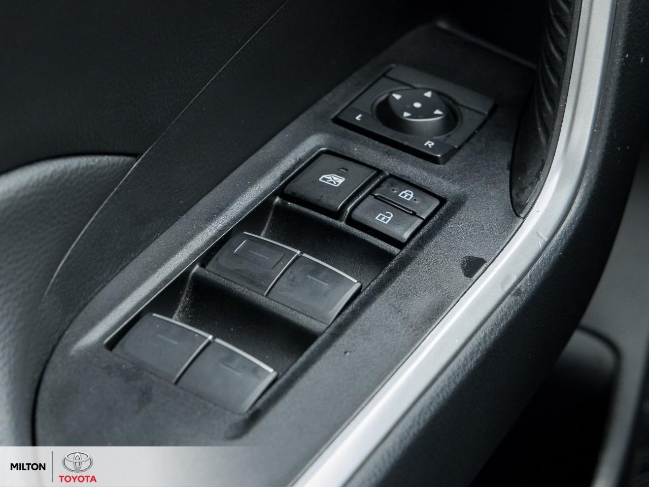 2024 Toyota RAV4 Hybrid XLE PREMIUM AWD LEATHER SEATING SUNROOF CARPLAY ON Photo