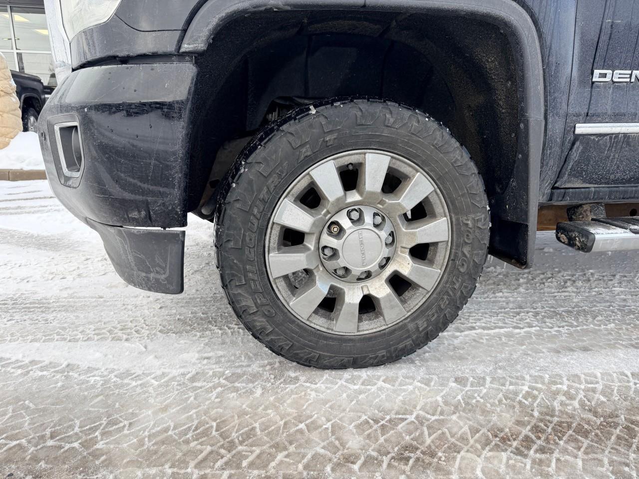 2019 GMC SIERRA 2500HD 4WD Crew Cab 153.7  Denali Photo