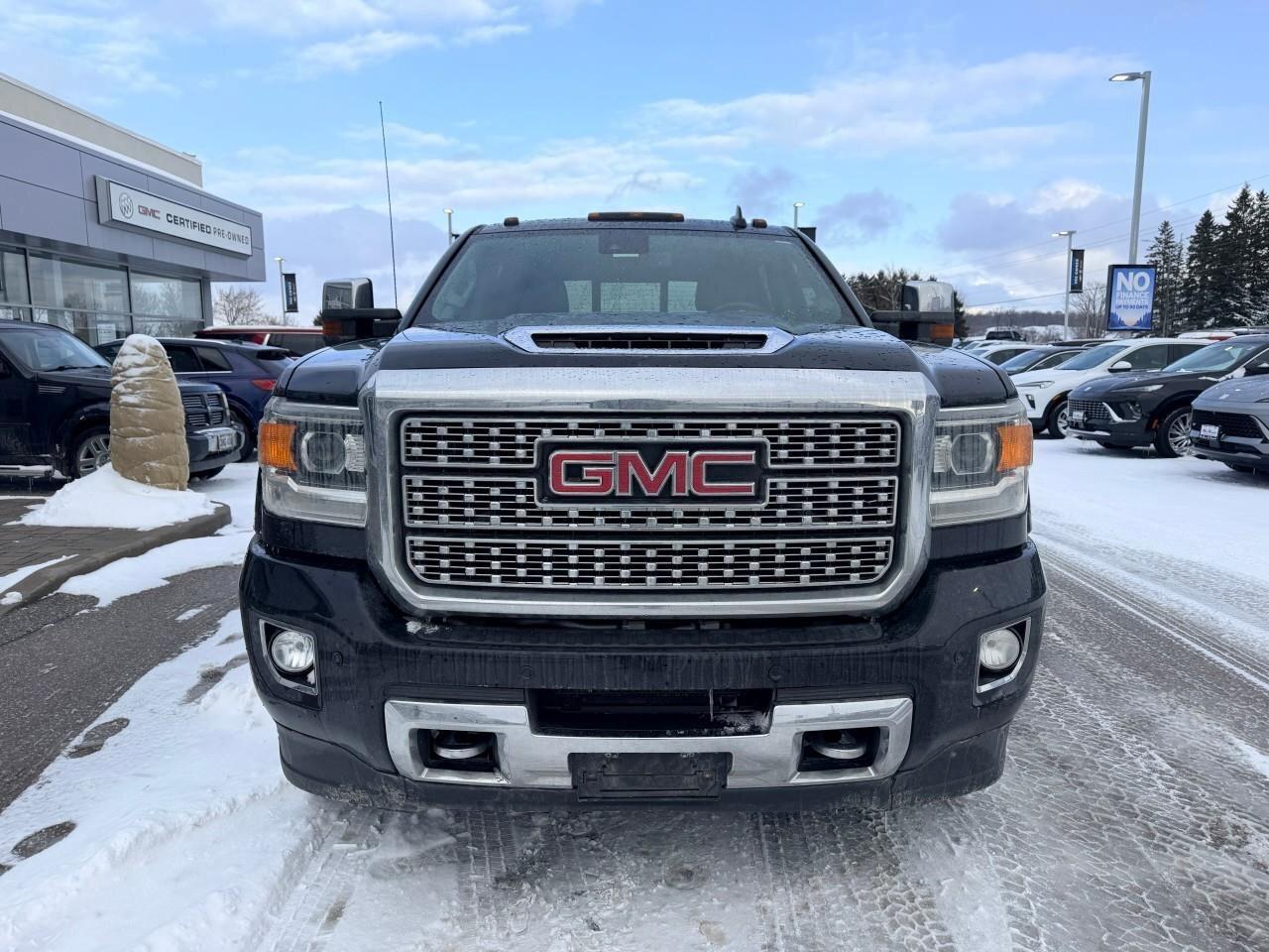 2019 GMC SIERRA 2500HD 4WD Crew Cab 153.7  Denali Photo