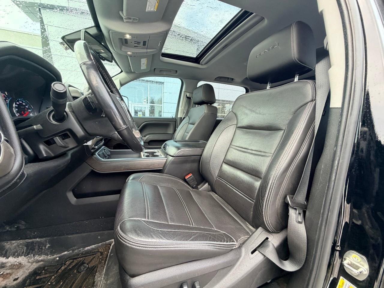 2019 GMC SIERRA 2500HD 4WD Crew Cab 153.7  Denali Photo