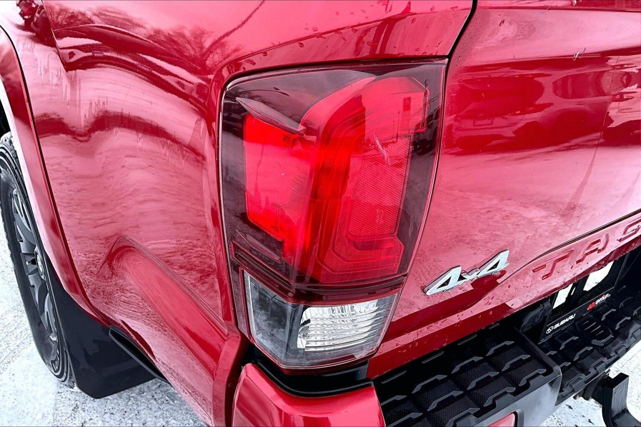 2021 Toyota Tacoma SR5 4X4   NO ACCIDENTS   ONE OWNER   TONNEAU COVER Photo