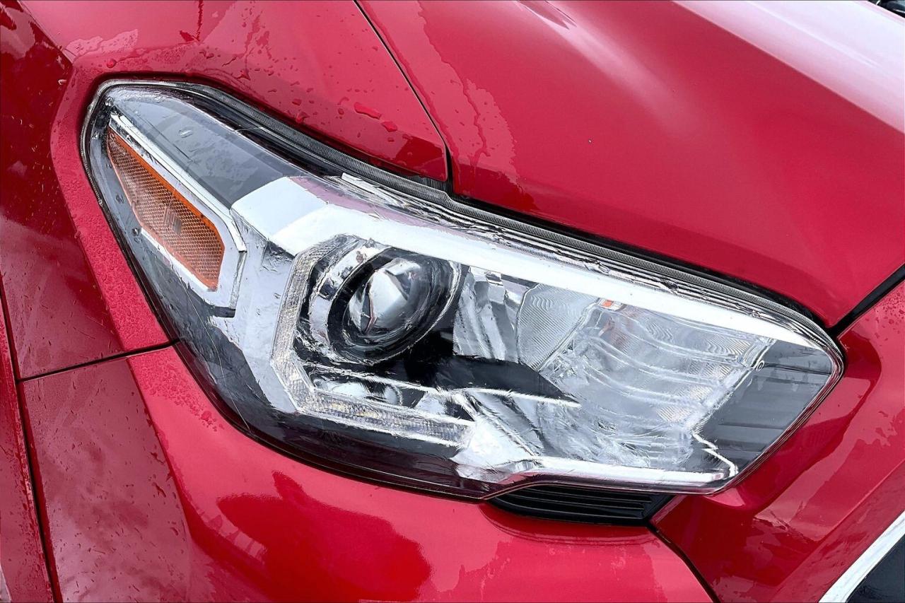 2021 Toyota Tacoma SR5 4X4   NO ACCIDENTS   ONE OWNER   TONNEAU COVER Photo