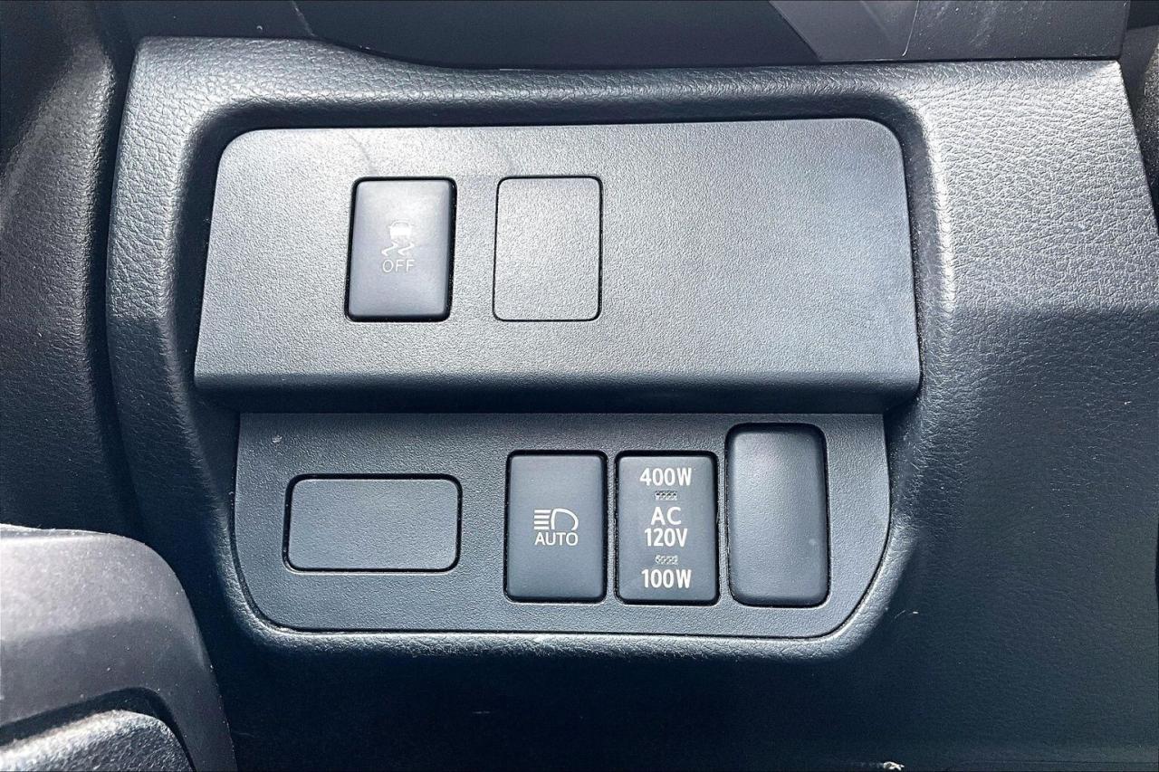 2021 Toyota Tacoma SR5 4X4   NO ACCIDENTS   ONE OWNER   TONNEAU COVER Photo