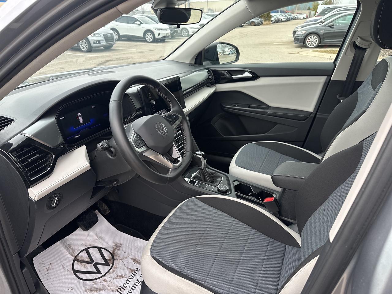 2025 Volkswagen Taos Trendline 4Motion Photo