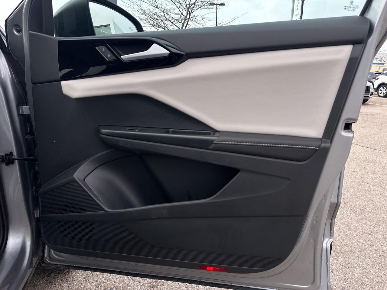 2025 Volkswagen Taos Trendline 4Motion Photo