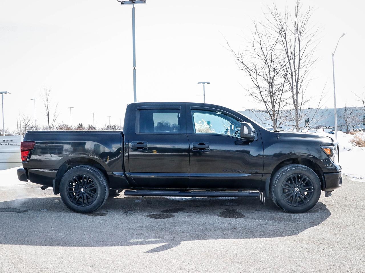 2018 Nissan Titan 4x4 Crew Cab SV Midnight Edition Photo