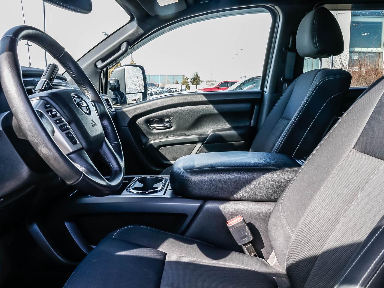 2018 Nissan Titan 4x4 Crew Cab SV Midnight Edition Photo