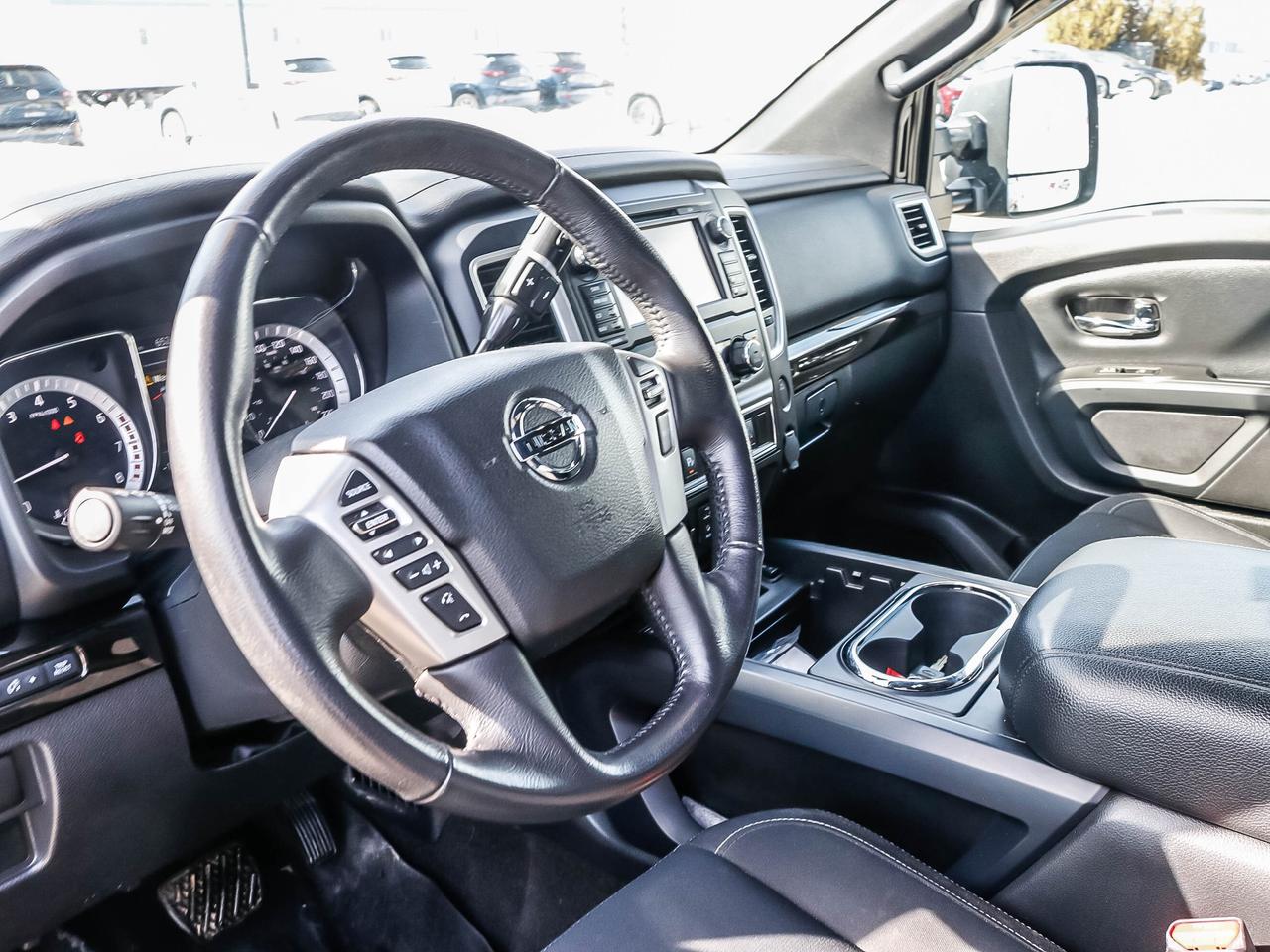 2018 Nissan Titan 4x4 Crew Cab SV Midnight Edition Photo