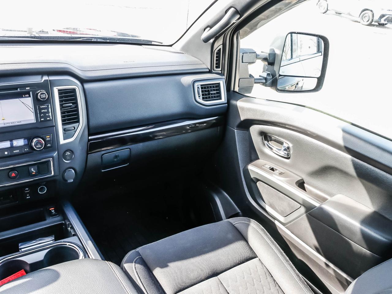 2018 Nissan Titan 4x4 Crew Cab SV Midnight Edition Photo