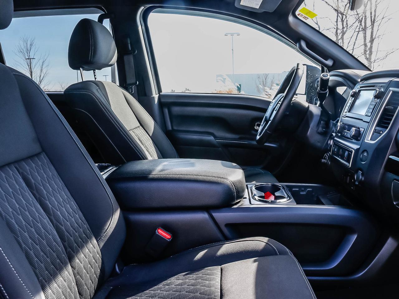 2018 Nissan Titan 4x4 Crew Cab SV Midnight Edition Photo