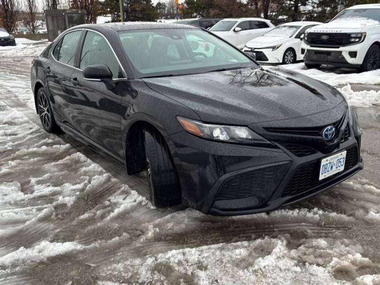 2024 Toyota Camry SE Photo2