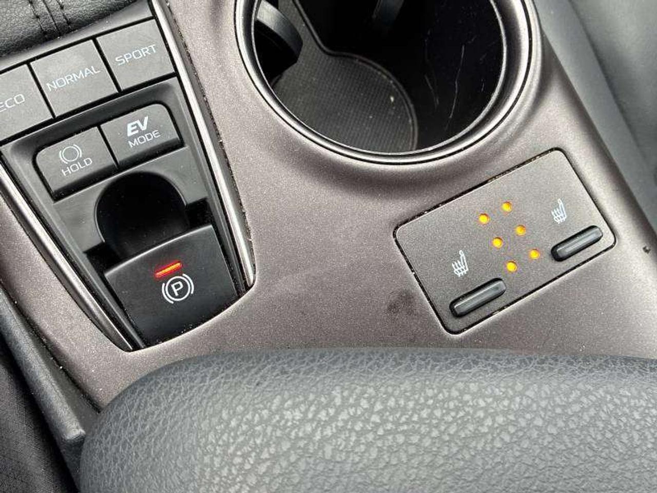 2024 Toyota Camry SE Photo