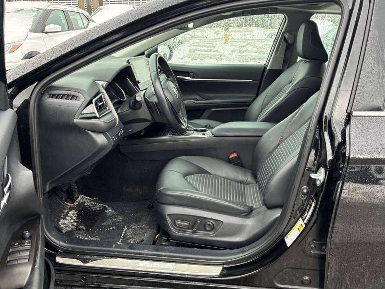 2024 Toyota Camry SE Photo