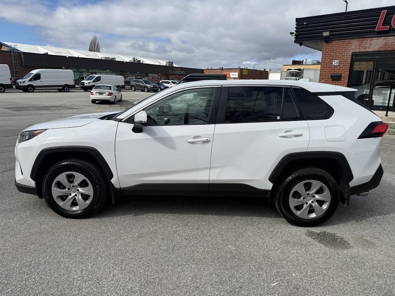 2024 Toyota RAV4 No Accidents l AWD l LE l Toyota Warranty l Photo