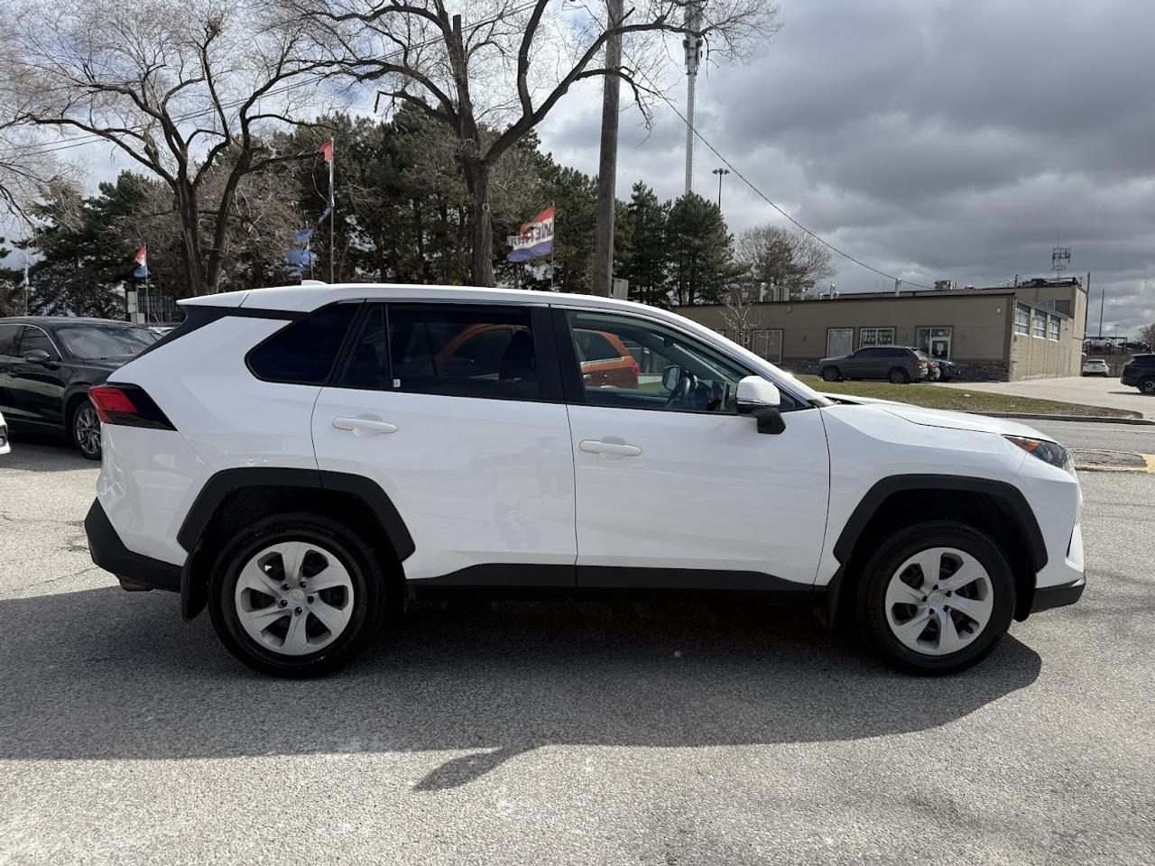 2024 Toyota RAV4 No Accidents l AWD l LE l Toyota Warranty l Photo
