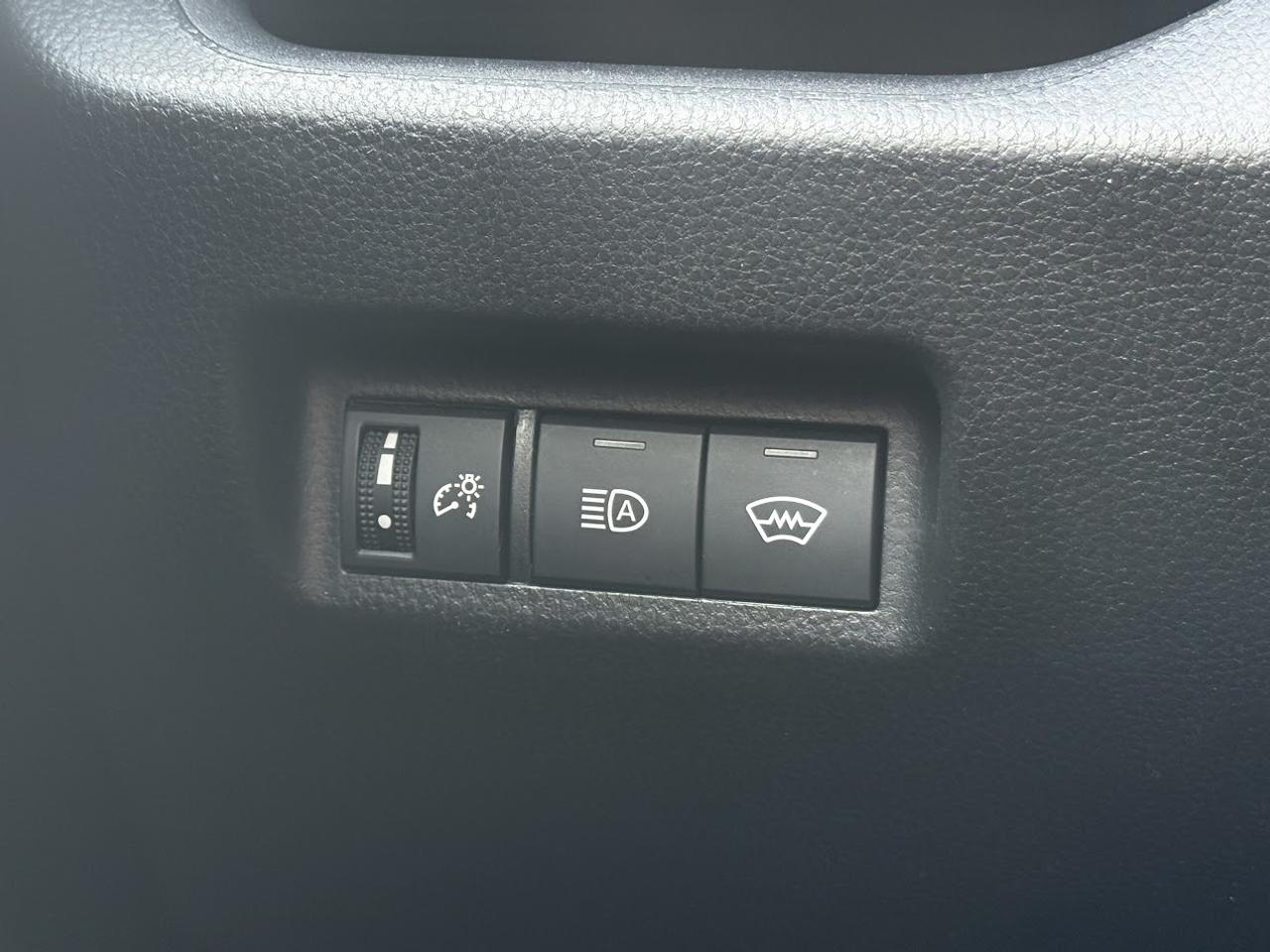 2024 Toyota RAV4 No Accidents l AWD l LE l Toyota Warranty l Photo