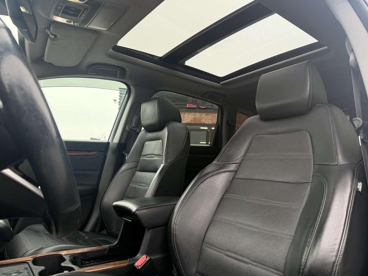 2022 Honda CR-V Touring l One Owner l Urban Grey l AWD l Photo