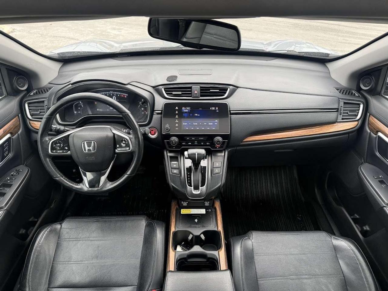 2022 Honda CR-V Touring l One Owner l Urban Grey l AWD l Photo