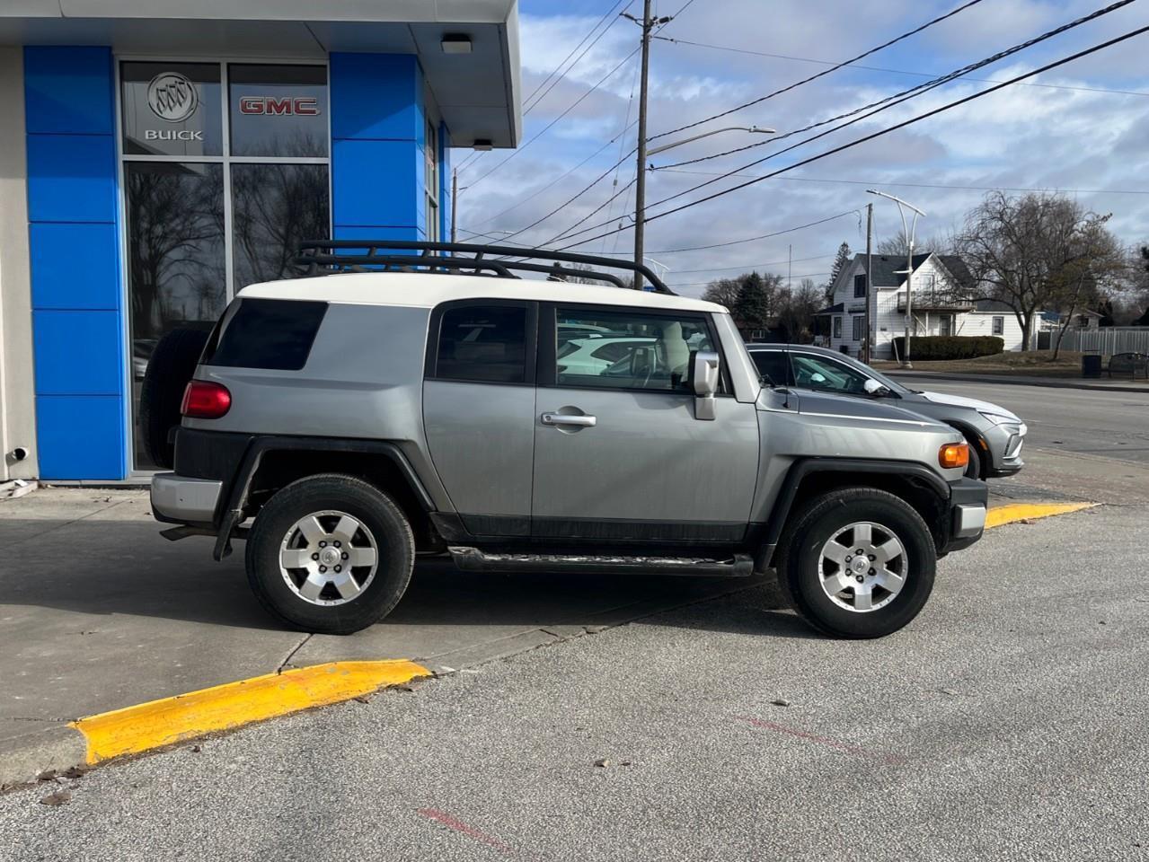 2009 Toyota FJ Cruiser ADVENTURE PKG A TRUE LEGEND Photo3