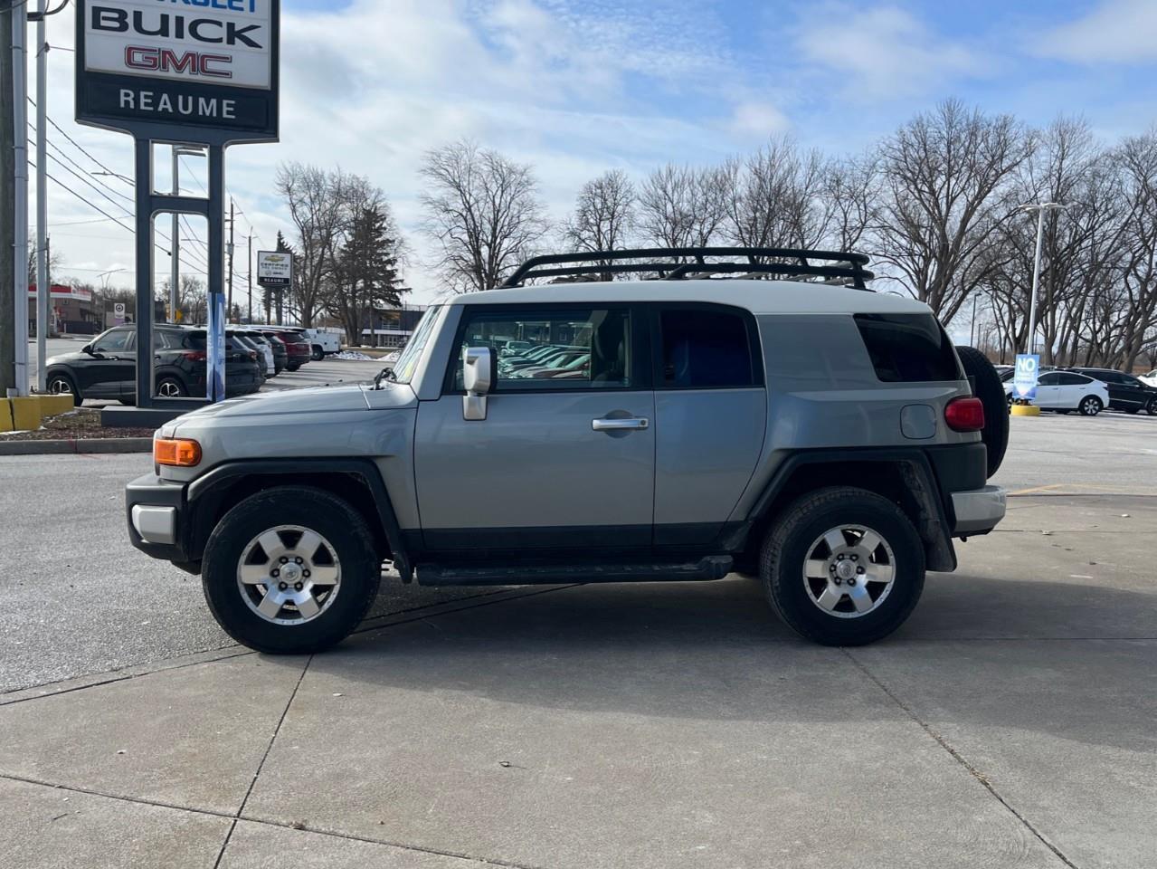 2009 Toyota FJ Cruiser ADVENTURE PKG A TRUE LEGEND Photo